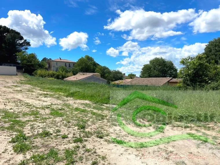 TERRAIN 1250M2 - CENTRE DU VILLAGE 