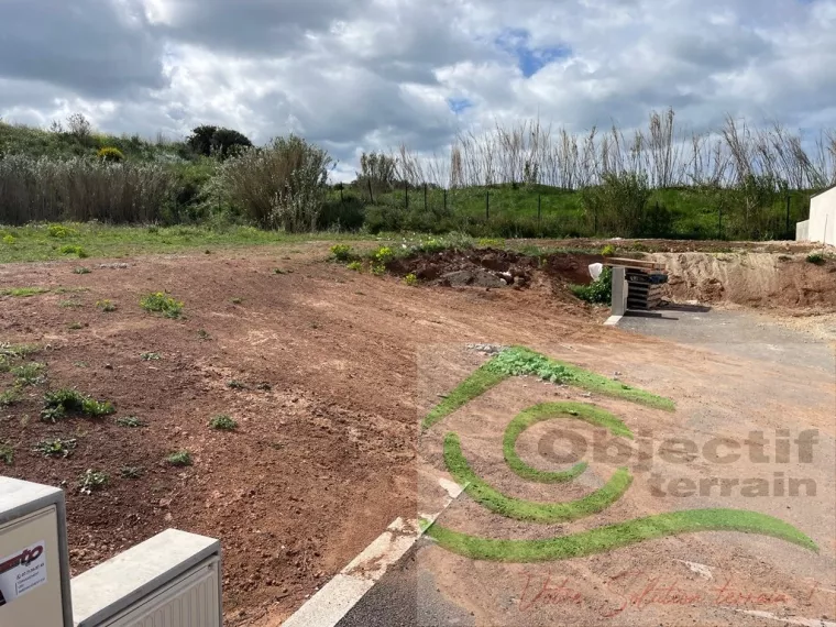 PROCHE CAP AGDE
TERRAIN DE 490M2 - PRET A CONSTRUIRE 