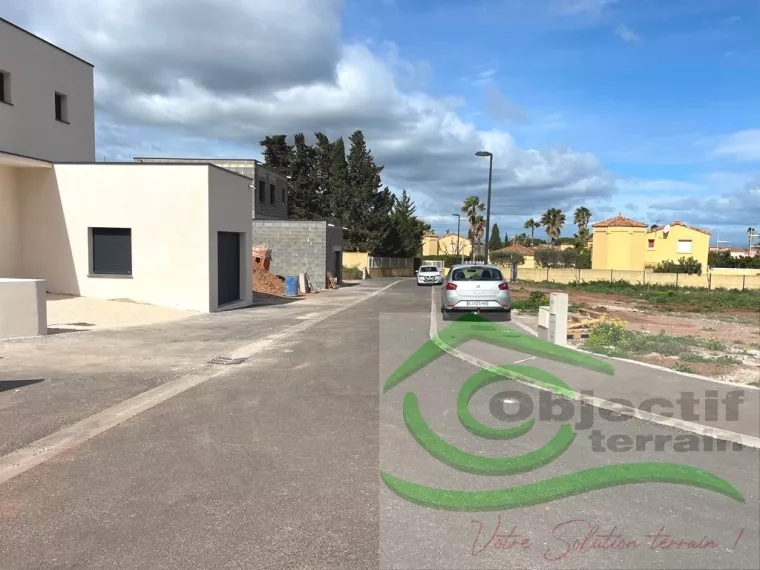 PROCHE CAP AGDE
TERRAIN DE 490M2 - PRET A CONSTRUIRE 