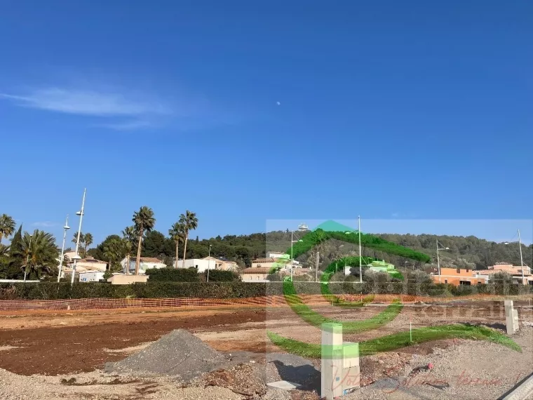 PROCHE CAP AGDE
TERRAIN DE 490M2 - PRET A CONSTRUIRE 