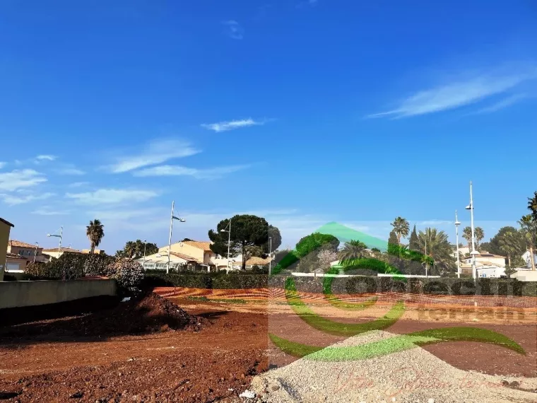 PROCHE CAP AGDE
TERRAIN DE 490M2 - PRET A CONSTRUIRE 