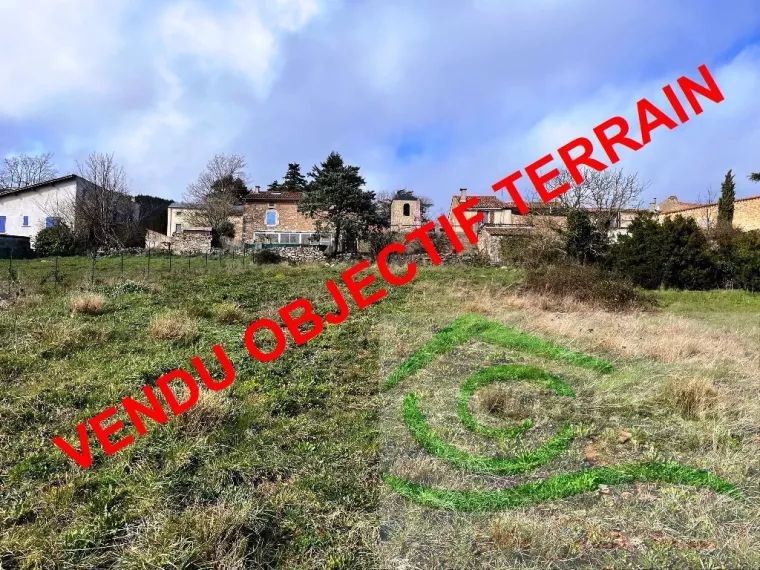 UNE OPPORTUNITE A NE PAS MANQUER!!! TERRAIN DE 334M2 - HORS LOTISSEMENT - PARFAIT POUR VOTRE PROJET DE CONSTRUCTION